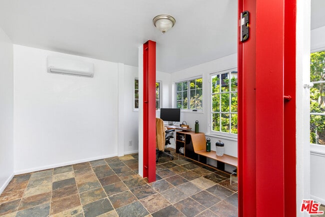 Building Photo - 6933 Vanland Trl