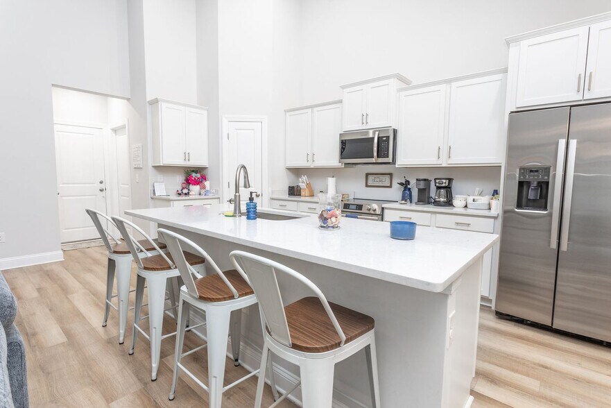 Building Photo - 279 Navigators Dr