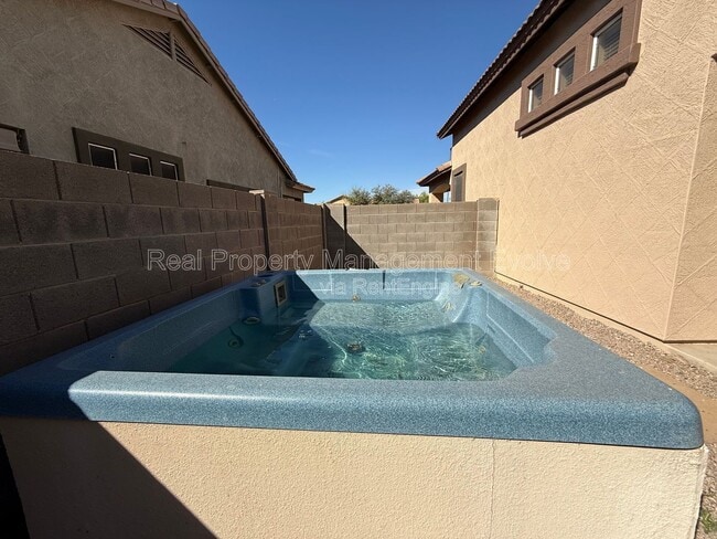 Building Photo - 1677 S Peppertree Dr