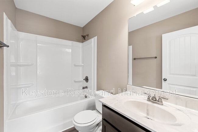 Building Photo - 301 Landrum Pl