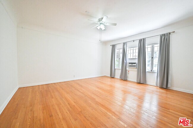 Building Photo - 361 N Mansfield Ave