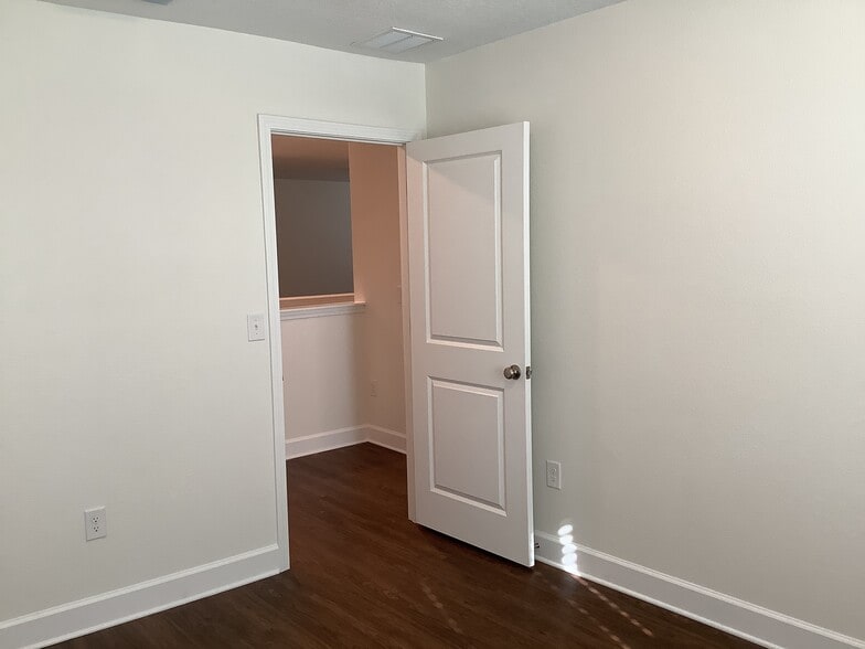 Building Photo - 4522 Birdsong Dr