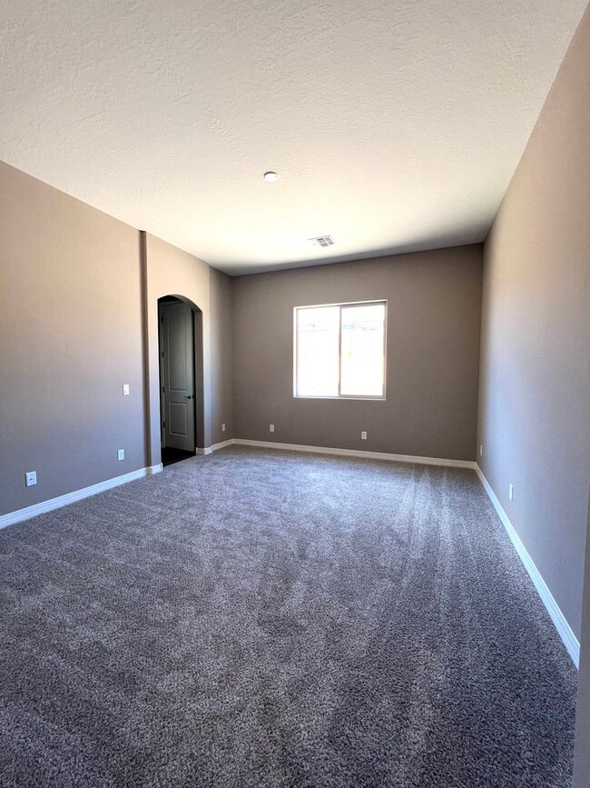 Building Photo - 3 Bedroom, 2 Bath with Office/Den Room In ...