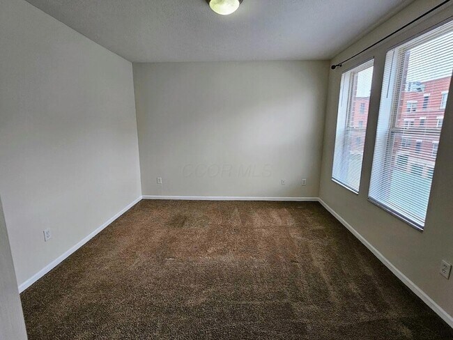 Building Photo - 120 E Mound St