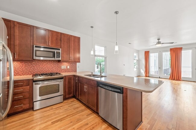 Building Photo - 3 Bedroom Townhome W/ Uptown Views (Coming...