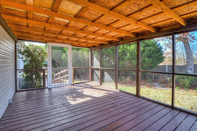 Building Photo - 892 W Five Notch Rd