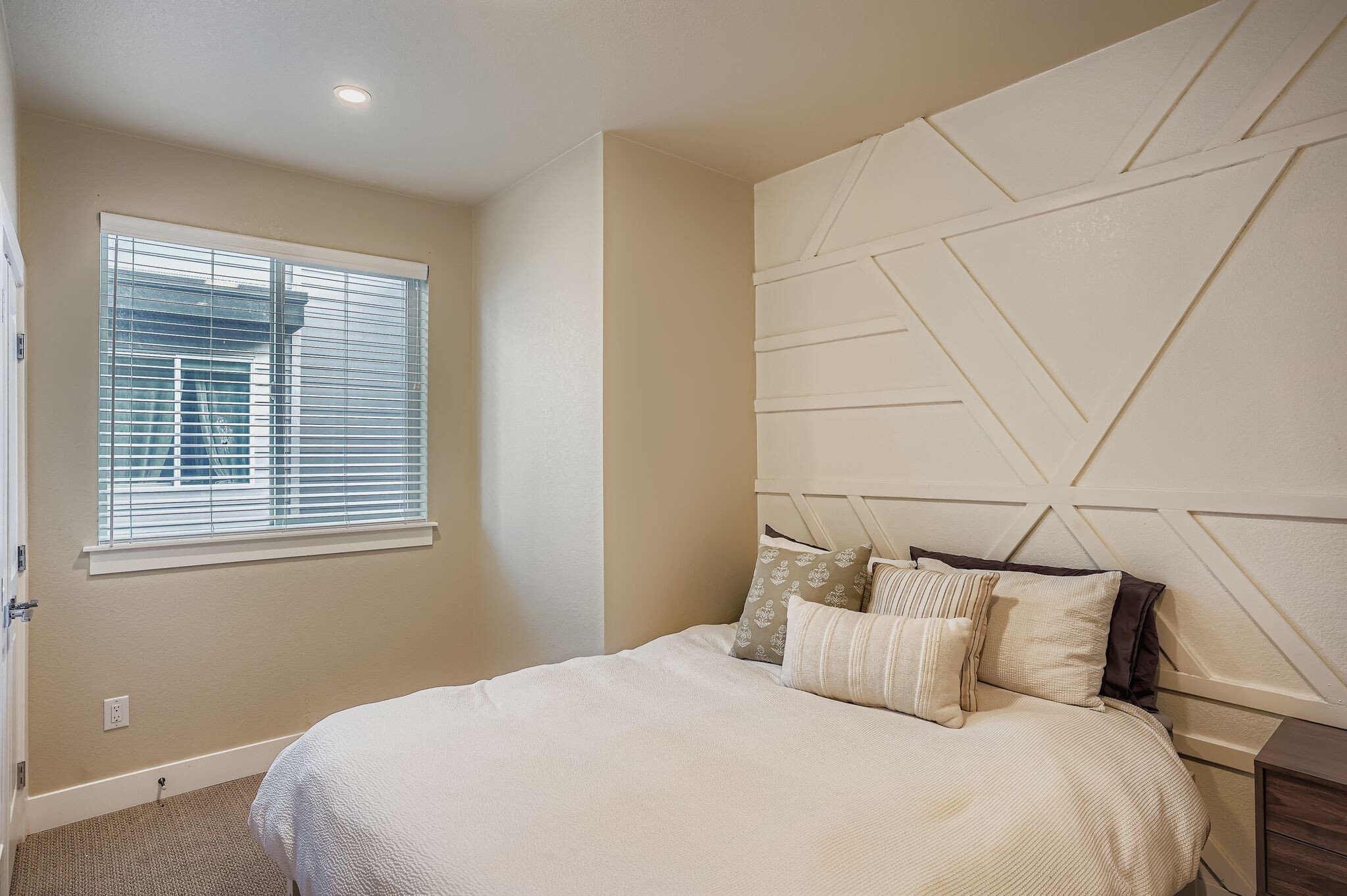 Building Photo - 2739 W 24th Ave