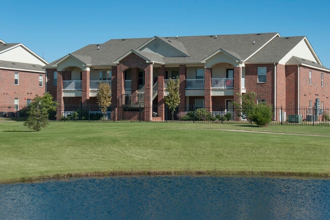 Building Photo - The Greens at Norman