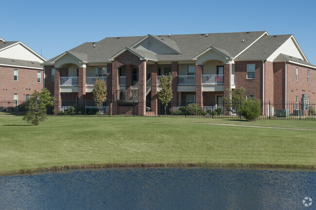 Building Photo - The Greens at Norman