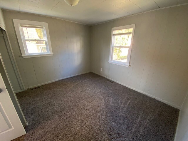 Building Photo - 946 Adams St