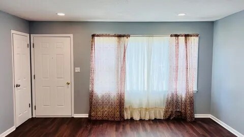 Building Photo - 2141 Robin Hood Ct