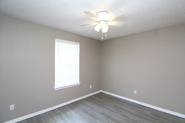Building Photo - Beautiful Milton Home Near Whiting Field –...