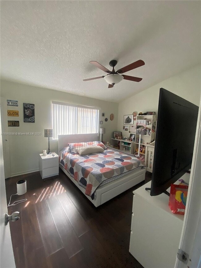 Building Photo - 6245 SW Kendale Lakes Cir