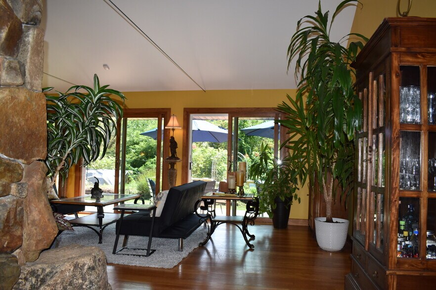 Building Photo - 336 Chunns Cove Rd
