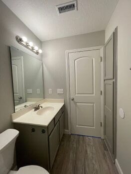 Building Photo - Spacious 3BR+ with fully fenced in backyard