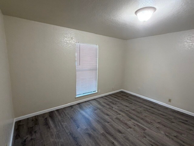 Building Photo - 260 Northwoods Ave