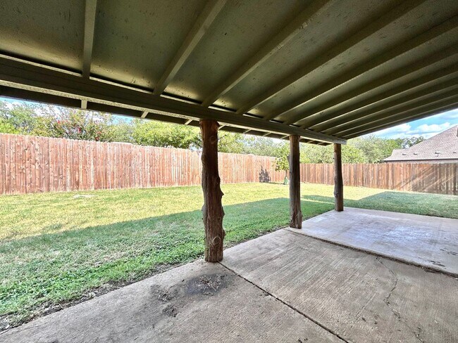 Building Photo - Cozy 3-Bedroom, 2-Bath Home with Covered D...
