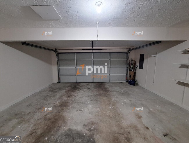 Building Photo - 2055 Pine Cone Dr SW