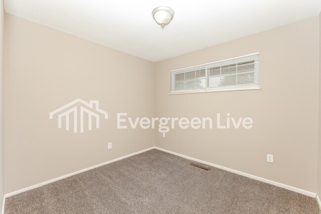 Building Photo - 5619 Shady Oak St