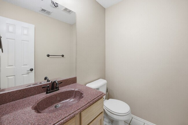 Building Photo - 37 Pinon Ct