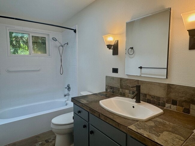 Building Photo - Winslow mid-century rambler....refreshed and ready to call home