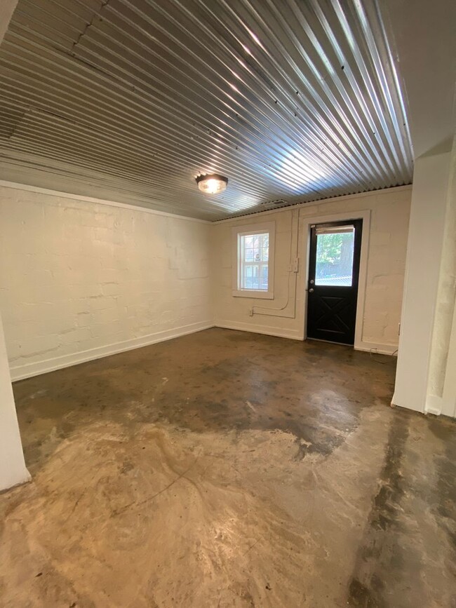 Building Photo - Pre-Lease for July 15, 2026 - Charming 1 bed 1 bath house near downtown Athens, Ga