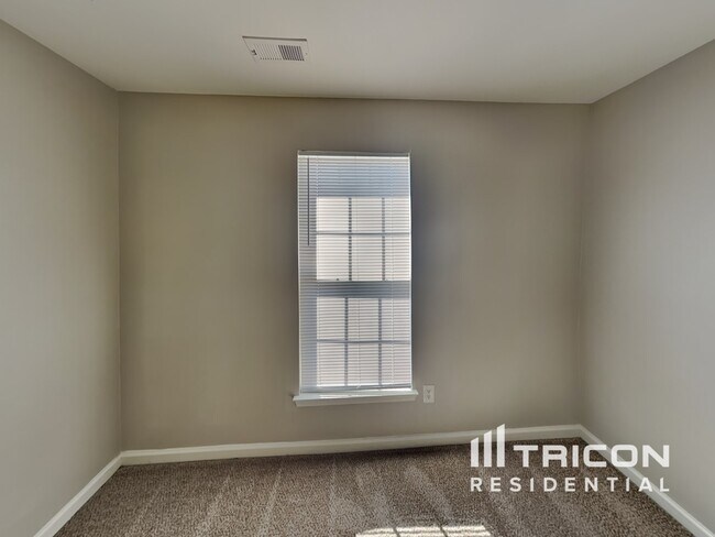 Building Photo - 152 Crestwood Dr