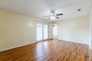 Building Photo - 211 W Mockingbird Ln