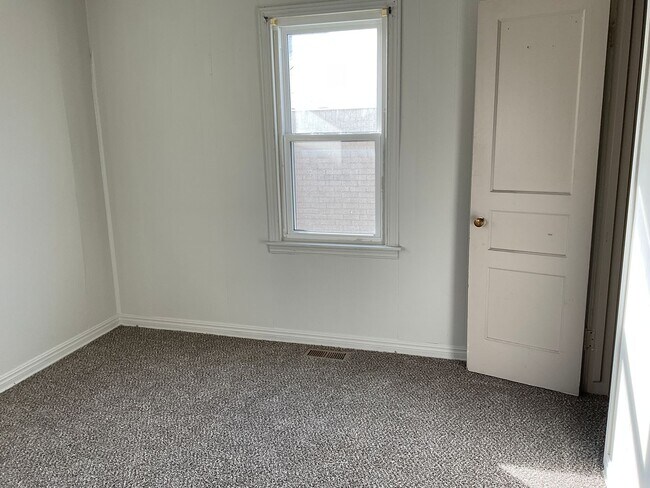 Building Photo - 2304 Doris Ave