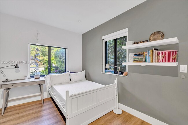 Building Photo - 3030 SW 2nd Ave