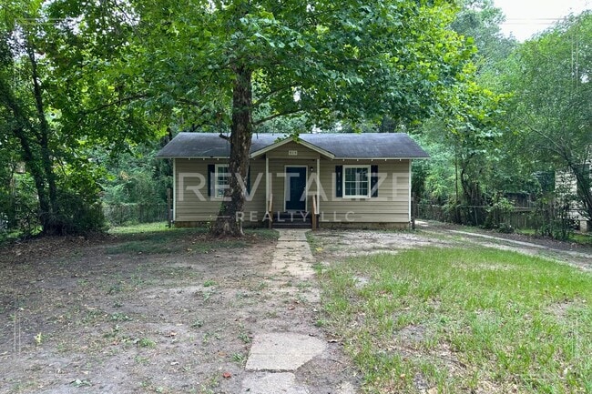 Building Photo - 2 Bed 1 Bath Home Close to Interstate Access!