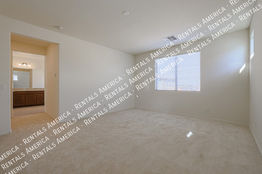 Building Photo - 10036 E Tiburon Ave