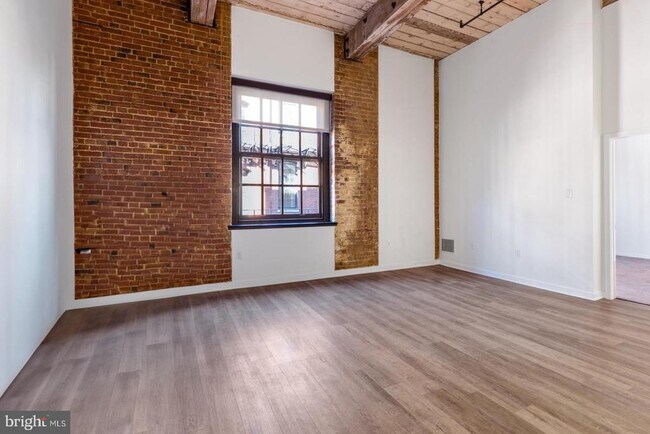 Building Photo - 303 Vine St