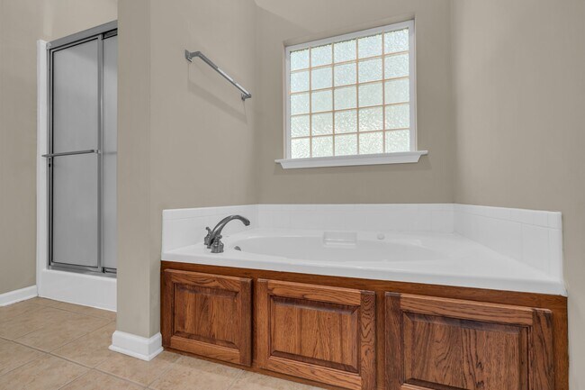 Building Photo - 5623 Crooked Creek Dr