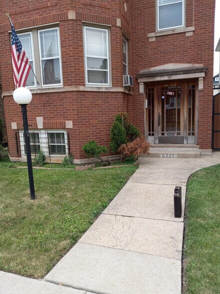 Building Photo - 6727 S Maplewood Ave