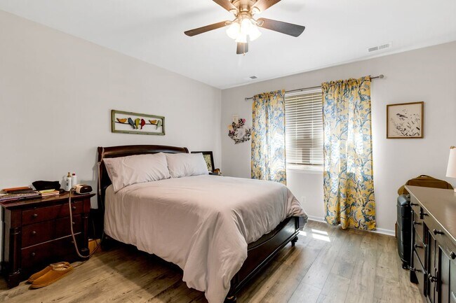 Building Photo - 376 Brennan Dr