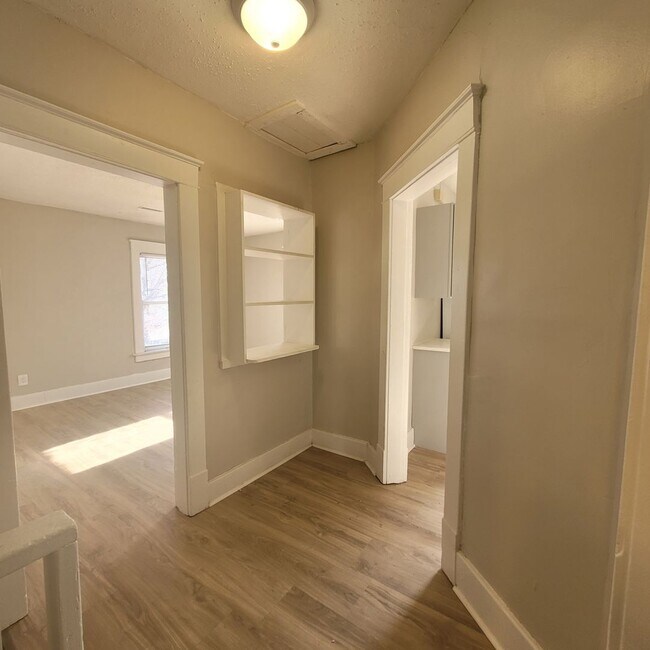 Building Photo - 1527 SW Mulvane St