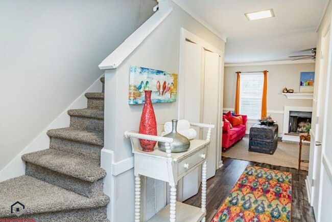 Building Photo - Townhouse with 2 bedrooms and 1.5 bathrooms in Willow Oaks