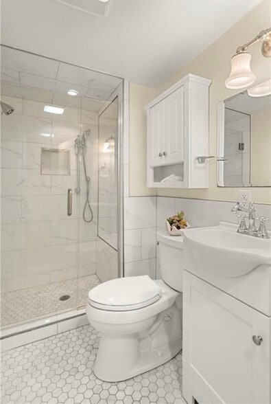 Building Photo - 5815 S Robertson St