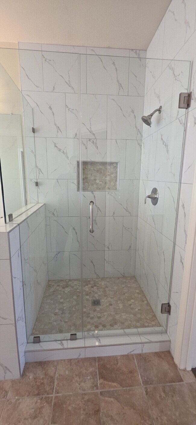 Building Photo - Recently remodeled 4 bedrooms, 3 bathrooms and move-in ready!