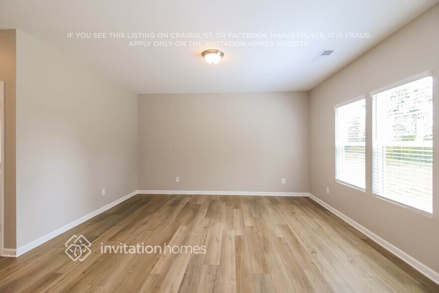 Building Photo - 2080 Boxwood Cir