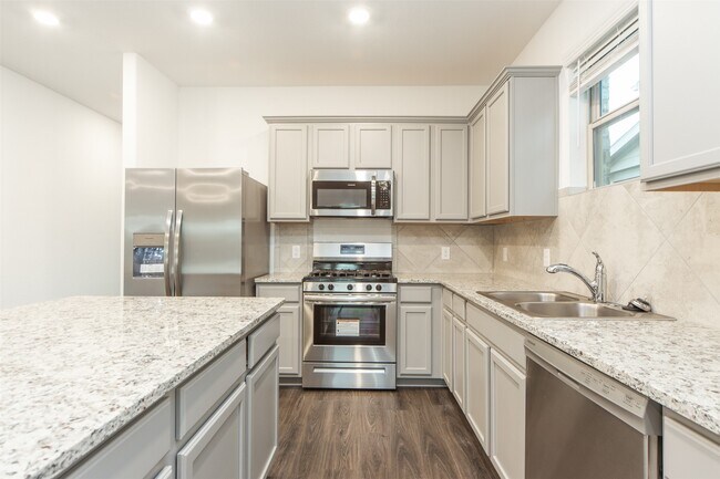 Building Photo - 3318 Paddock Landing St