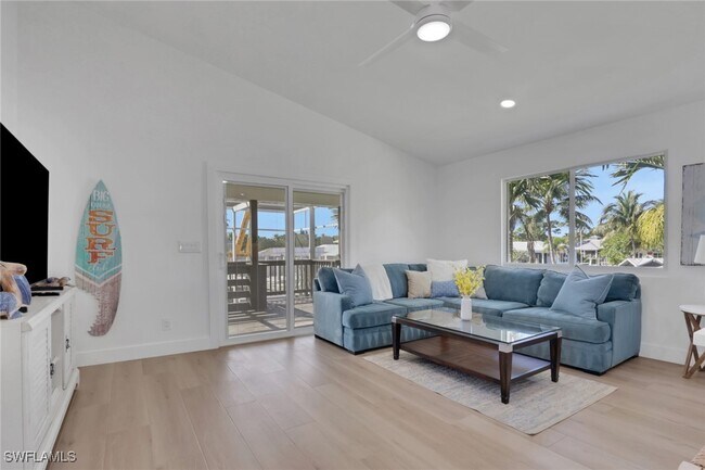 Building Photo - 2700 Gulfview Dr