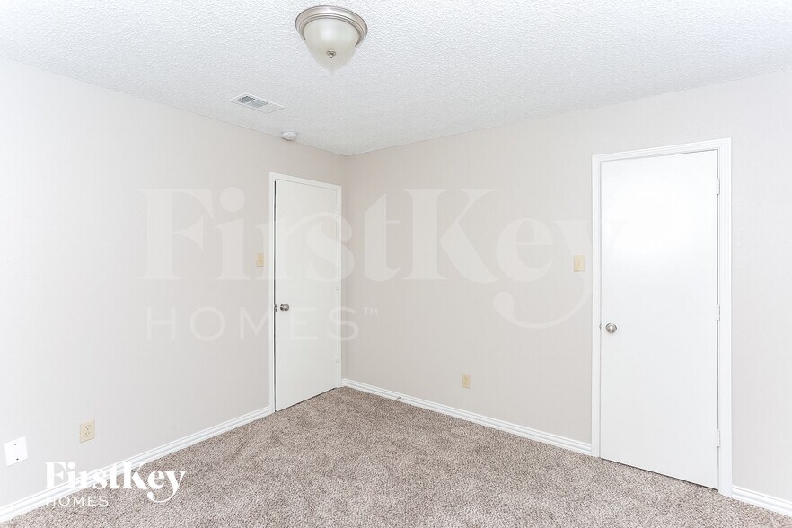 Building Photo - 210 Arabian Ln