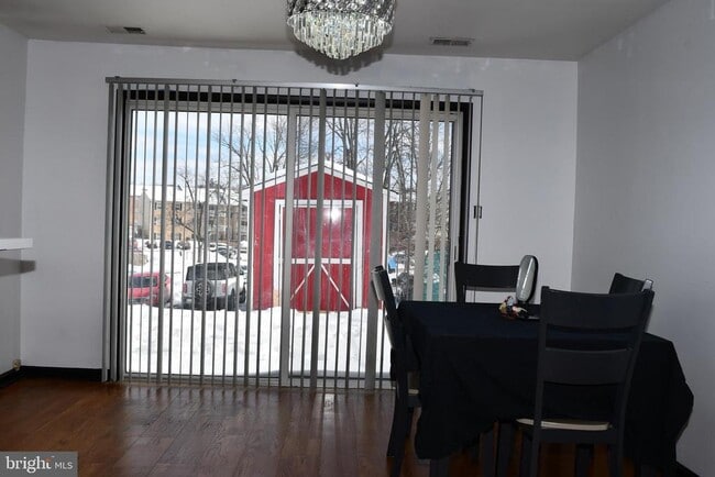 Building Photo - 46 Hillside Ct