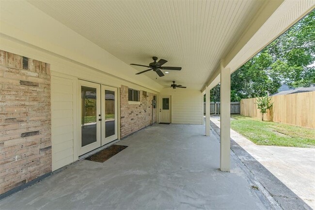 Building Photo - 210 Gentilly Dr