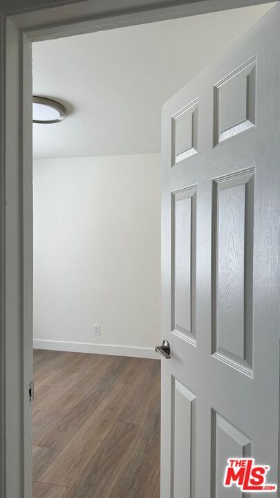 Building Photo - 517 S Kenmore Ave