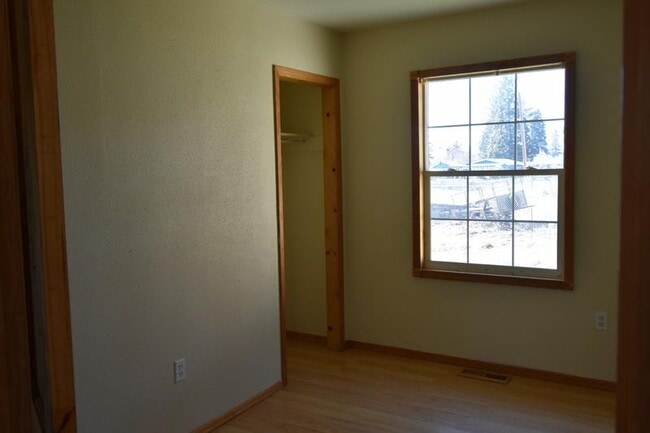 Building Photo - 2422 Wiard St