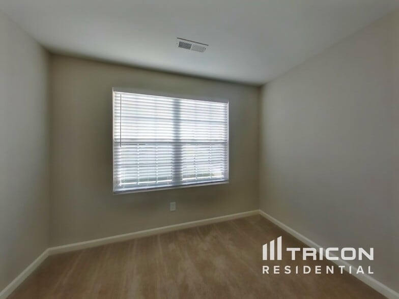Building Photo - 127 Coddington Ln