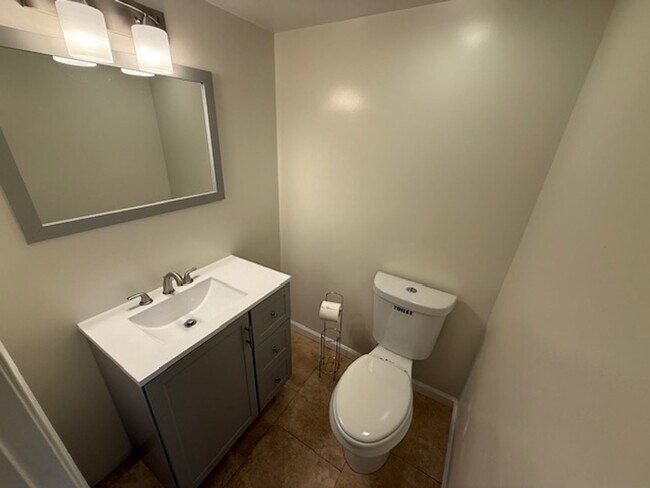 Building Photo - Upgraded 3-Bedroom Condo for Rent in Arleta!